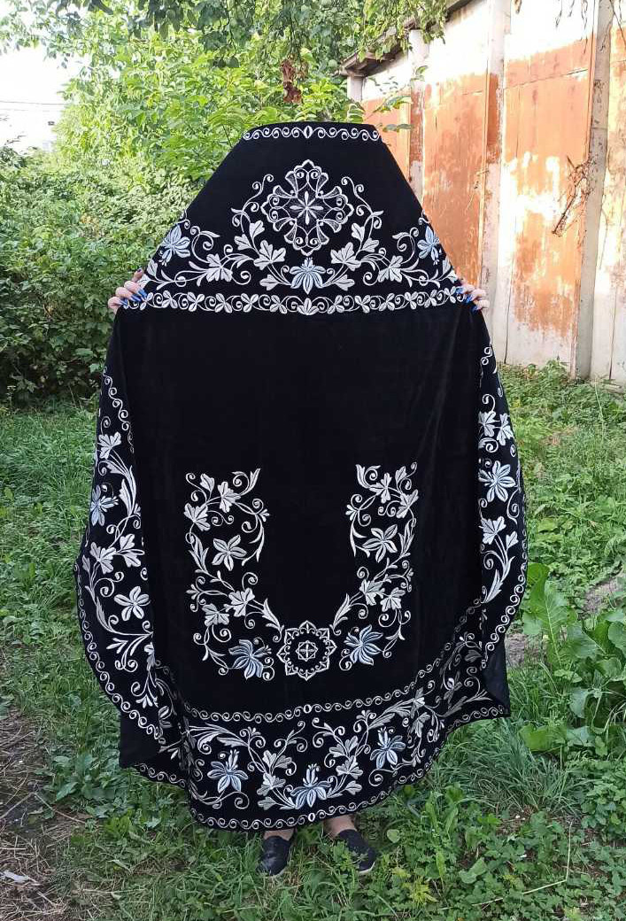 Чорне вбрання священика з вишивкою (оксамит)