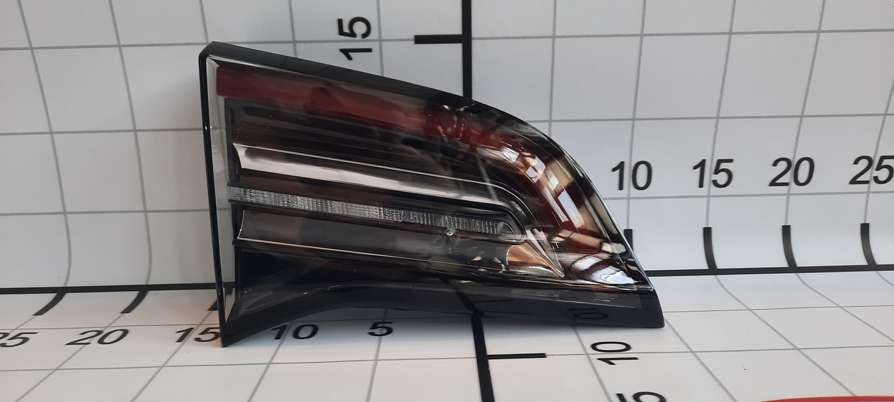 1077401-00-F Ліхтар задній внутрішній лівий Tesla Model 3 (червоний) (107740100F)
