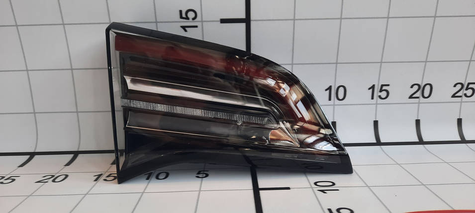 1077401-00-F Ліхтар задній внутрішній лівий Tesla Model 3 (червоний) (107740100F), фото 1