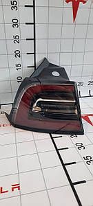 1077397-00-L107 Ліхтар задній зовнішній лівий Tesla Model 3 (червоний) (107739700G)