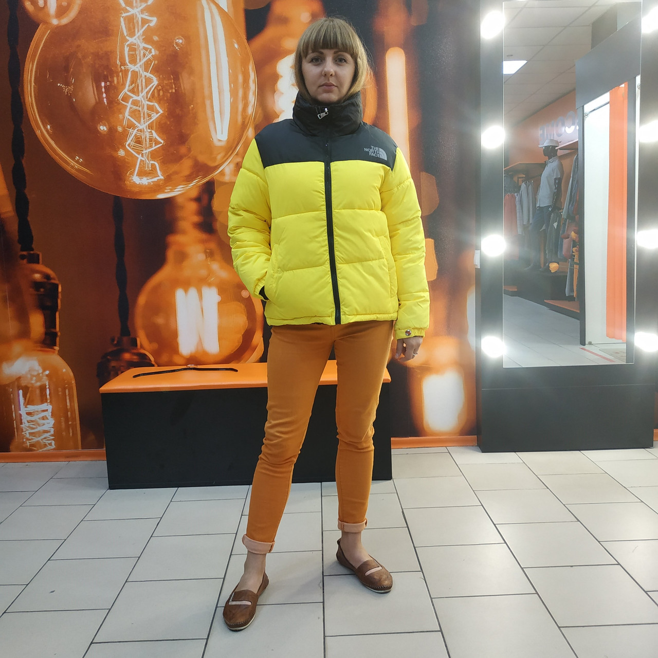 Жіноча яскрава жовта куртка