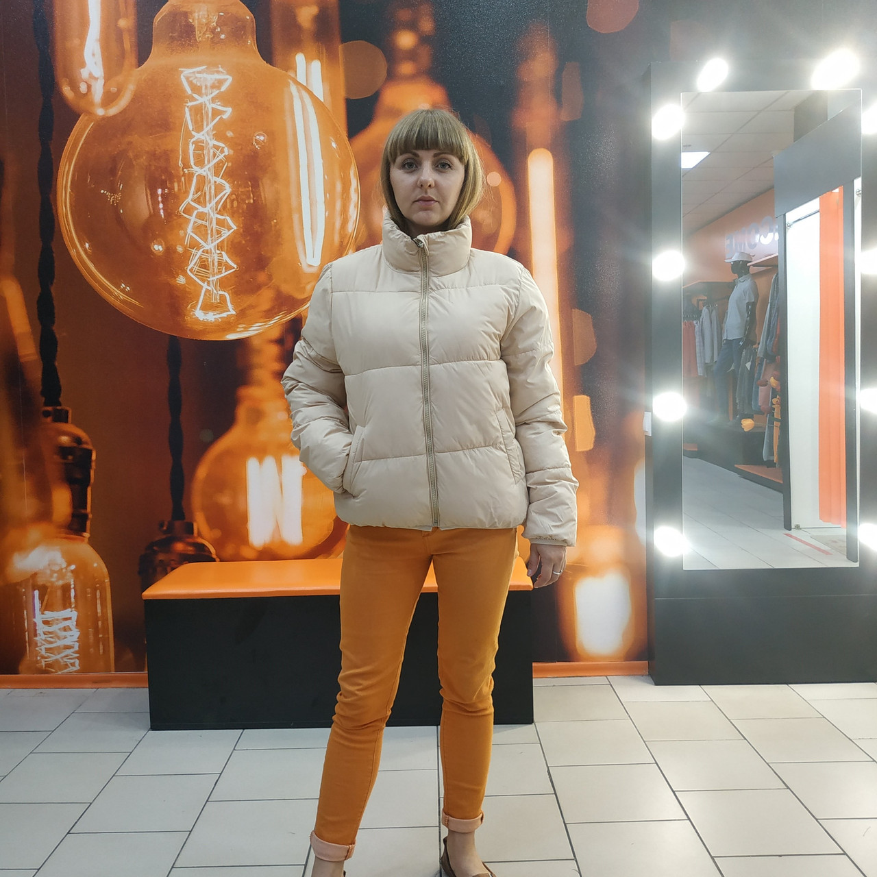 Жіноча коротка куртка демісезона