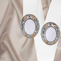 Красивые женские серебряные серьги с золотыми пластинами и белым кахолонгом