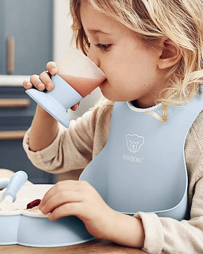 Розроблений спеціально для малюків столовий набір BABYBJORN