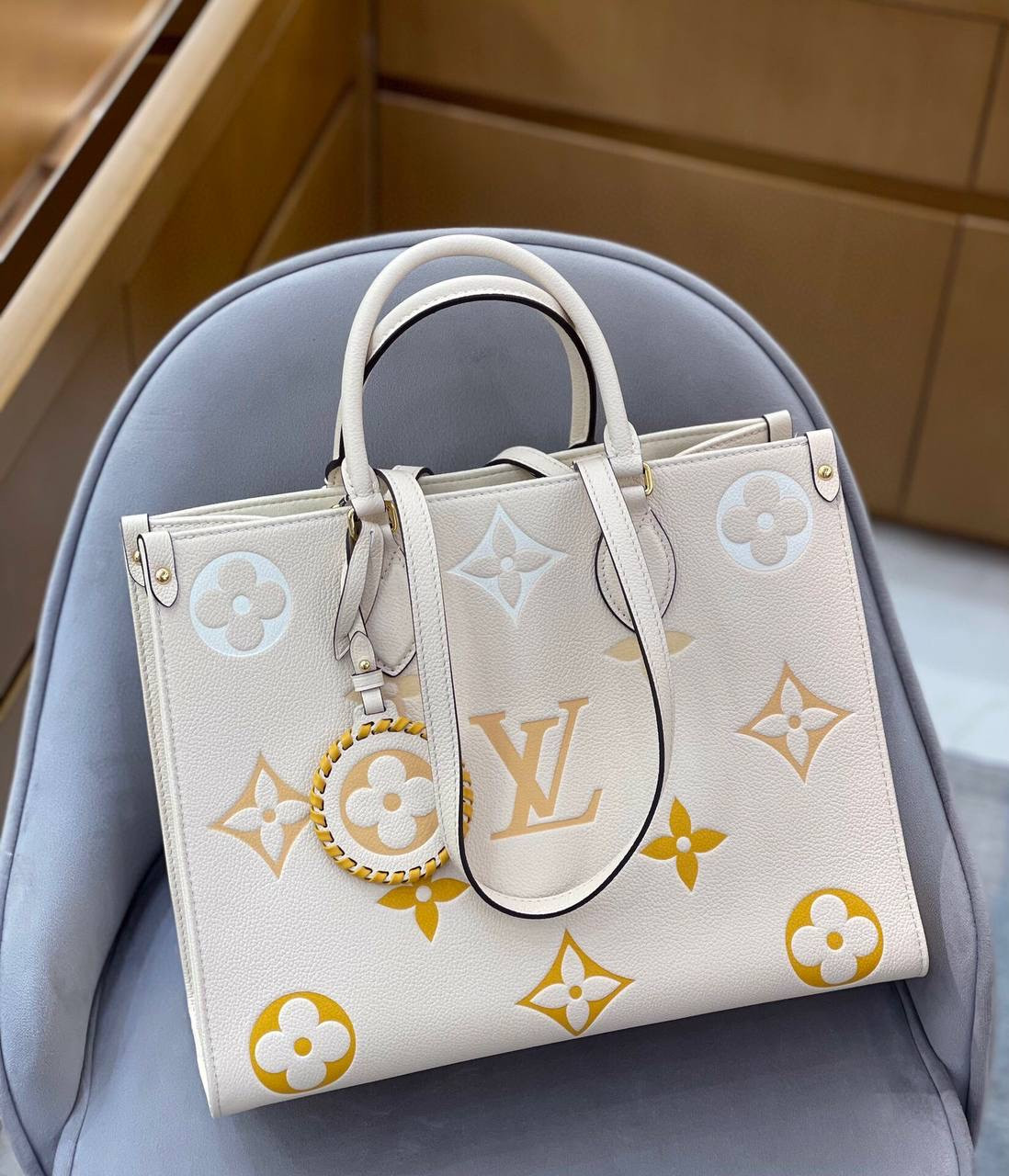Сумка Louis Vuitton ONTHEGO жіноча (Луї Вітон)