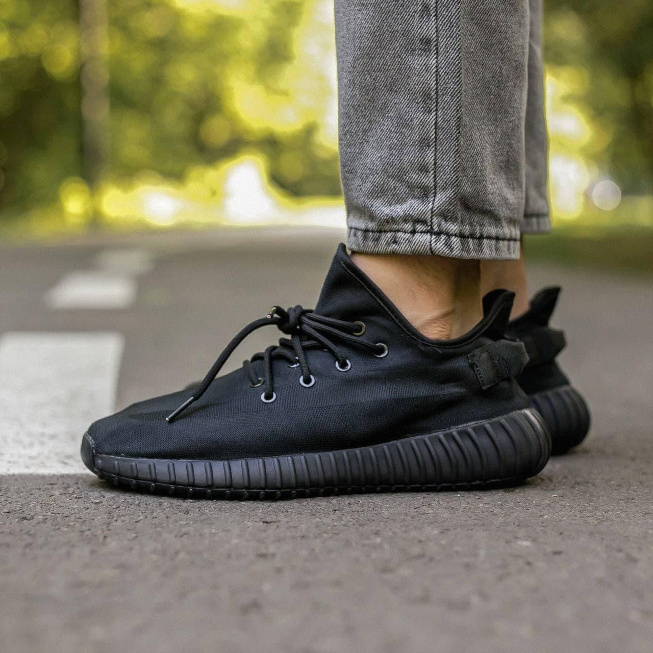 Кросівки чоловічі чорні Yeezy Boost 350 V2 (06694)