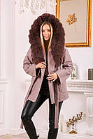 Женское пальто с капюшоном и ярким мехом