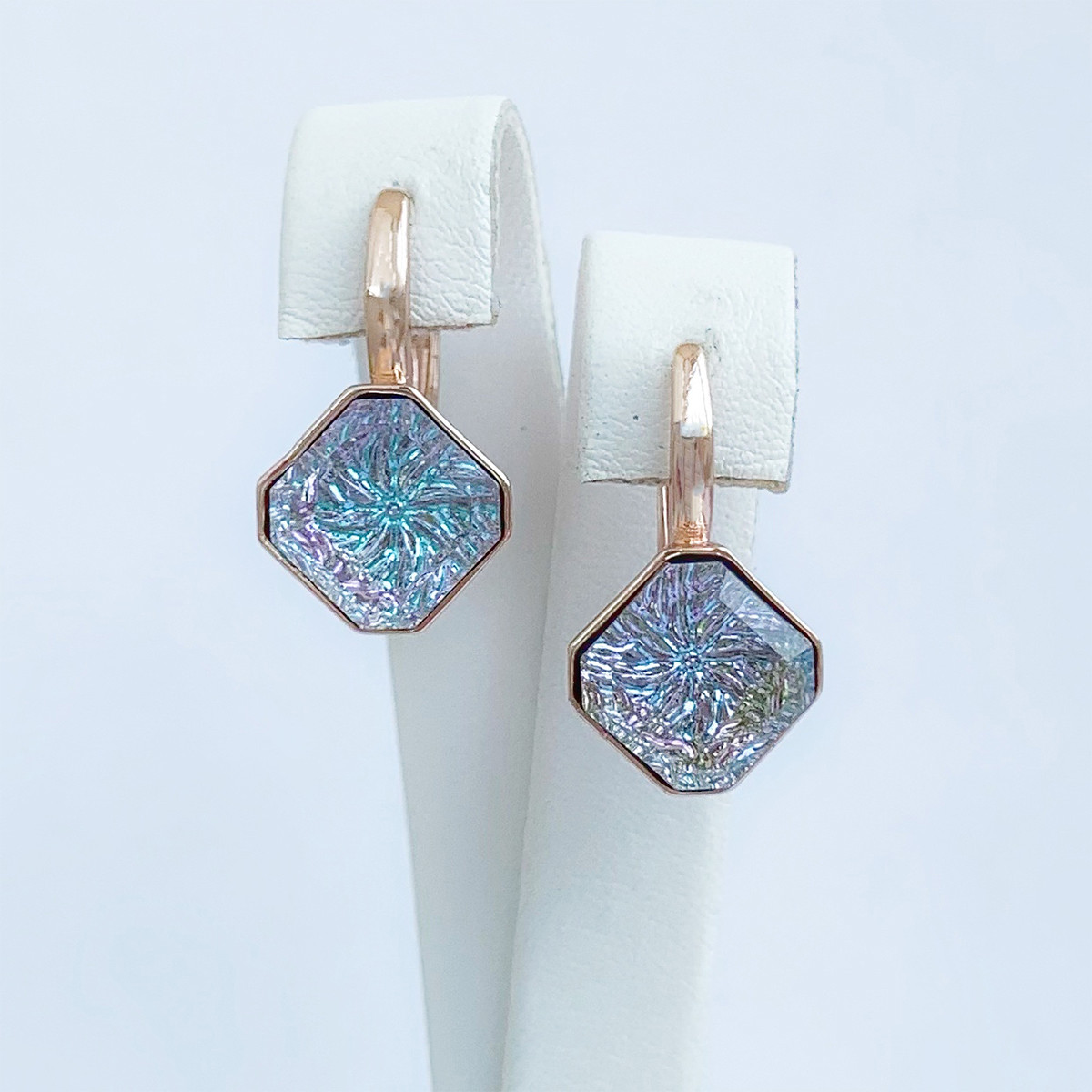 Сережки SONATA з медичного золота, кристали Swarovski бузково-блакитного кольору, позолота PO, 25705