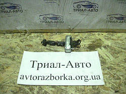 Обмежувач дверей передній лівий Toyota Land Cruiser 1998-2006 6861060051 (Арт.7286)