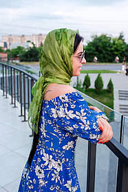 Хустка жіноча з натурального шовку з квітковим принтом і рослинними візерунка колір зелений 100*100