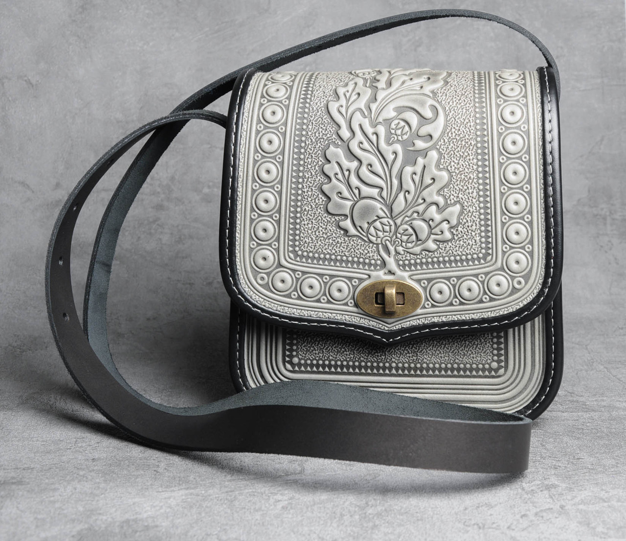 Жіноча шкіряна сумка ручної роботи з тисненим орнаментом «Дубок», сіро-чорна сумка з натуральної шкіри, 20*21*8 см, фото 1