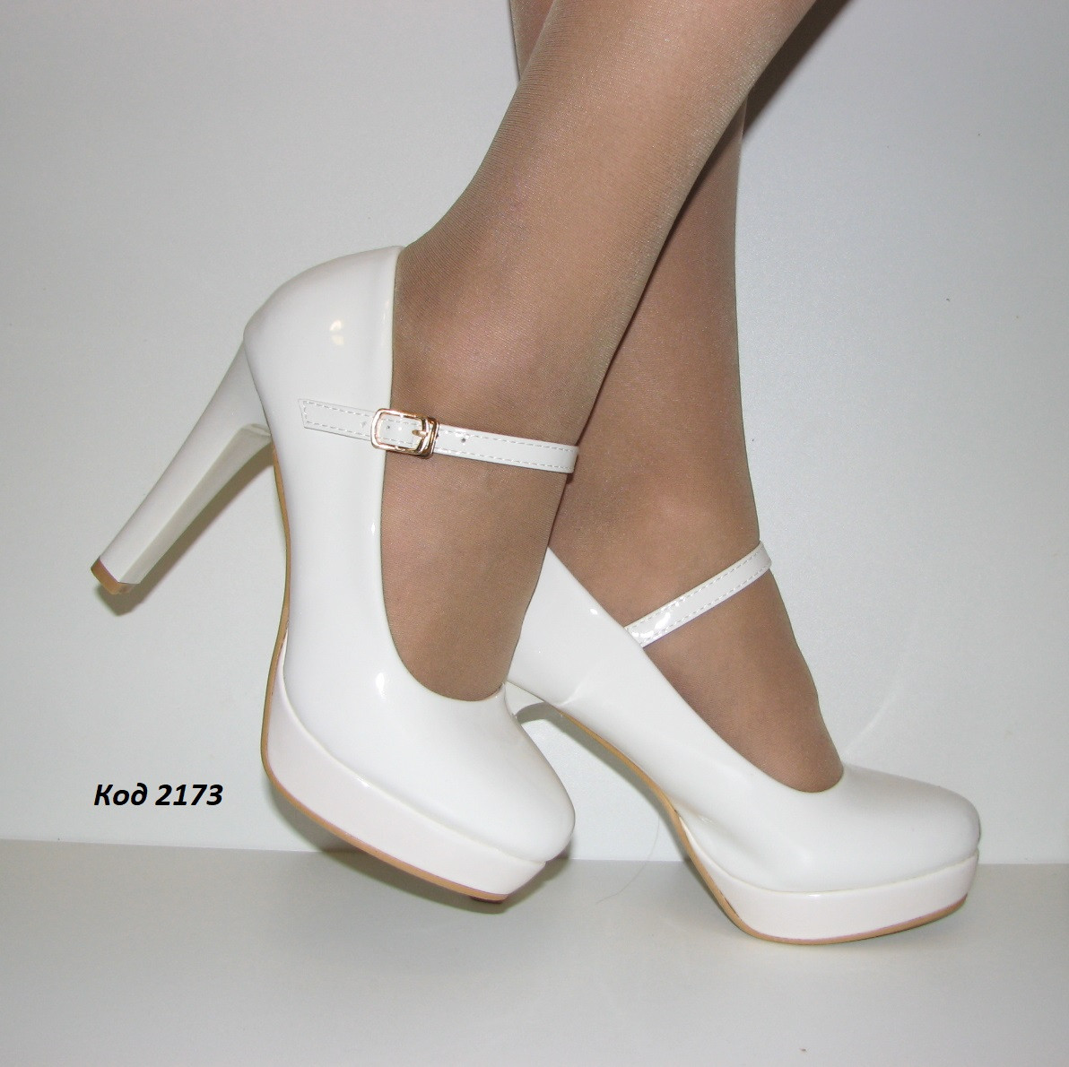 Нарядні білі жіночі туфлі на стійкому каблуці з ремінцем розмір 40, фото 1