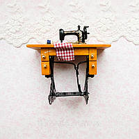 Мініатюрна швейна машинка зі столом 8*3.5 см Ясен з червоним