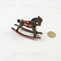 Мініатюрна конячка-гойдалка 5.7*4.5 см Коричнева