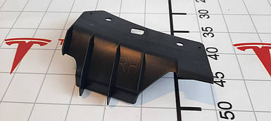 1084169-00-L Кронштейн переднього бампера верхній лівий Tesla Model 3 (108416900B)