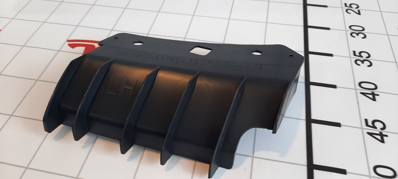 1084170-00-R Кронштейн переднього бампера верхній правий Tesla Model 3 (108417000B)