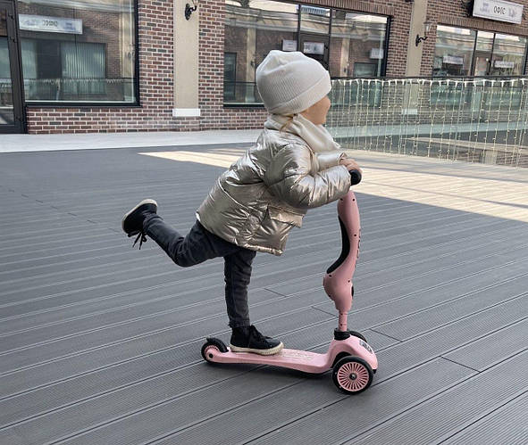 Чим відрізняється самокат-каталка Highway kick-1 Scoot&Ride від інших самокатів?