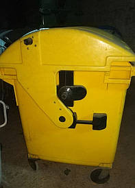 Пластиковий сміттєвий контейнер зі сферичною кришкою, б/в, Німеччина