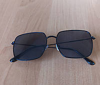 Солнцезащитные квадратные очки в металлической оправе