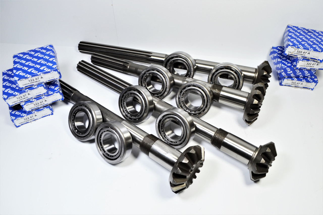 Вал вертикальний переднього моста МТЗ 52-2308063(2шт) Піввісь 52-2308065(2шт) (Комплект) + 8 підшипника ZVL, фото 1