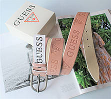 Жіночий шкіряний ремінь із тисненням Guess пудра