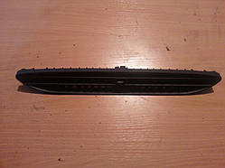 Центральна сітка торпеди з датчиком температури повітря салону Audi A6 C5 Allroad