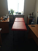 Масажний стіл "Plus" для майстра, з вирізом і регульованою висотою, косметологічна кушетка для майстра