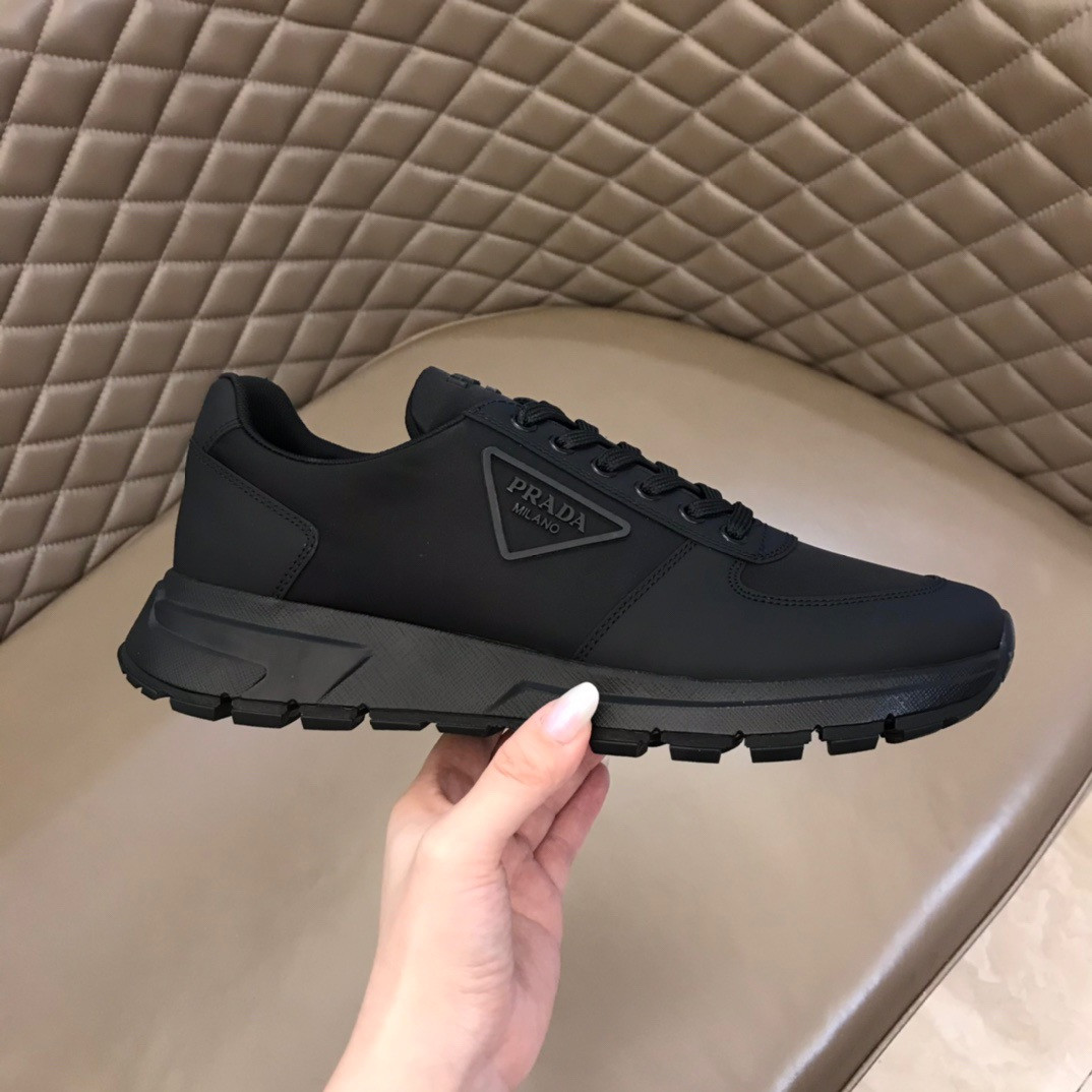 Чоловічі кросівки