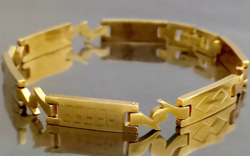 Браслет Аthena зі сталі. Позолота з лимонним відтінком. Довжина: 19.5 см. Ширина: 6,5 мм.