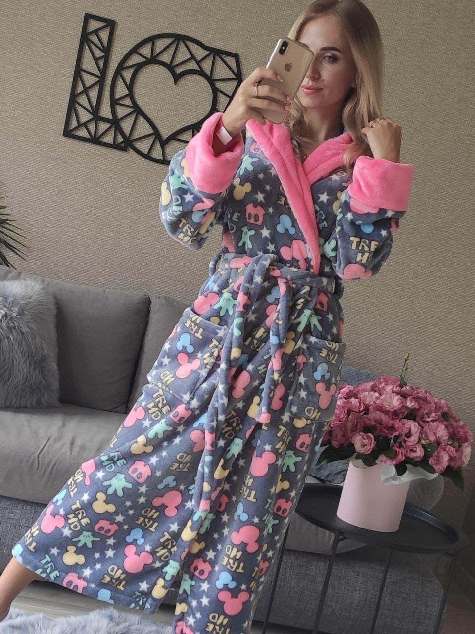 Гарний жіночий довгий халат із капюшоном, сірий з мікі маусом, фото 1