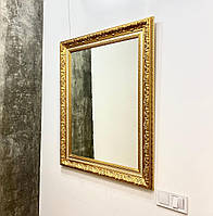 Настенное зеркало Gold Classic золотого цвета в деревянной раме