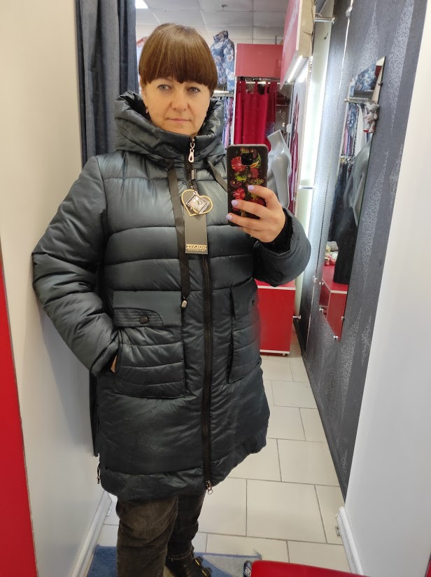Жіноча зимова куртка подовжена капюшон