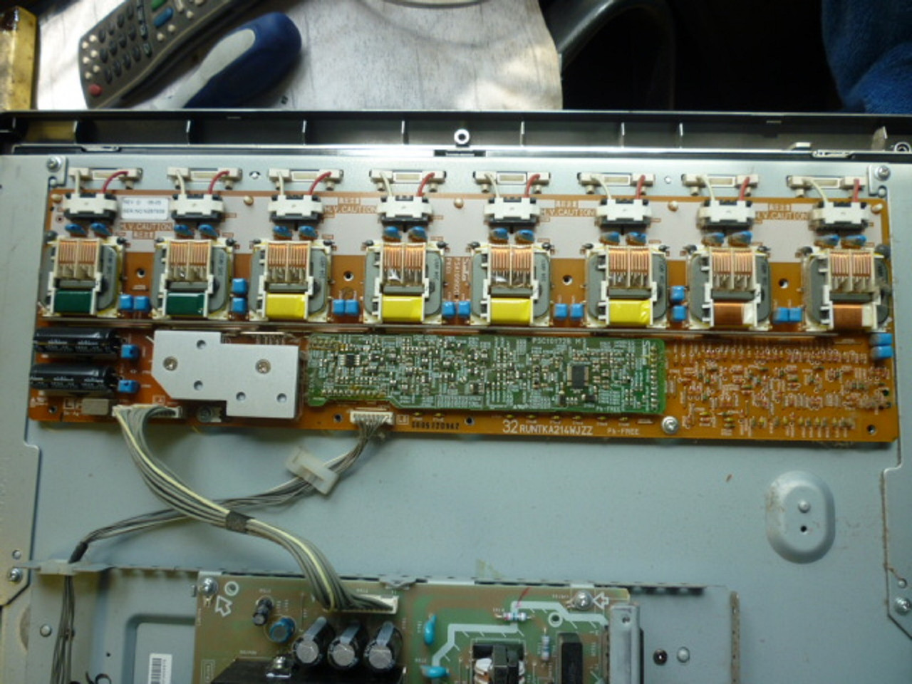 Інвертор 32 RUNTKA214WJZZ REV:D від TV Sharp LC-32GD9E