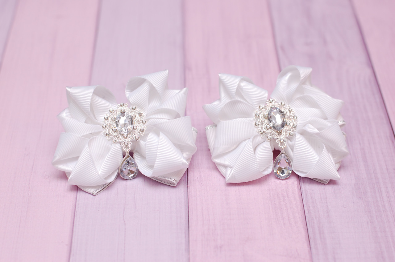 Бантики для волосся на гумці білі з репсових стрічок з брошкою в школу  набір 2 шт, фото 1