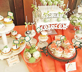 Весільний Кенді бар Candy Bar у персиково-салатових тоннах