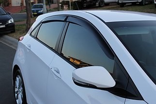Дефлектори вікон Hyundai i30 2012-2018 хетчбек 5 дв. (HY44). Вітровики Hyundai i30