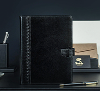 Элегантный кожаный блокнот со стильной строчкой А5 "Шарм". Цвет черный