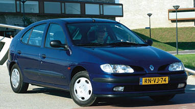 Радіатор охолодження Renault Megane I від 1995-2003г з двигуном 1,4 1,6 (Радіатор двигуна Рено Меган), фото 3
