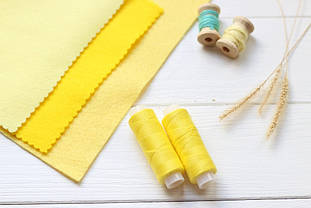 Швейна Нитка OMEGA 120 - 200м, Світло-жовта 384