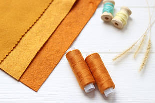 Швейна Нитка OMEGA 120 - 200м Гірчична 439