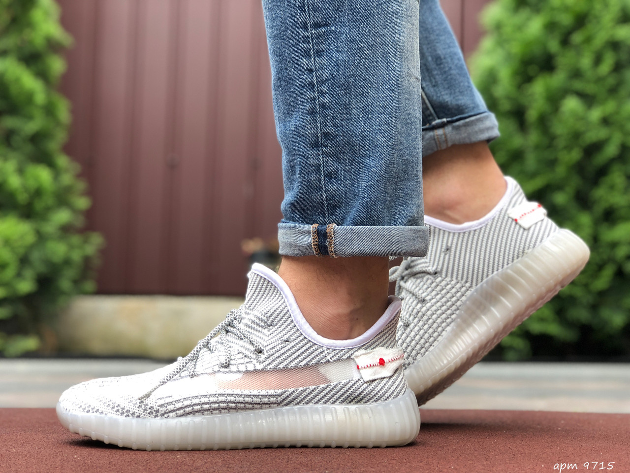 Чоловічі кросівки Yeezy Boost світло сірі з білим 44