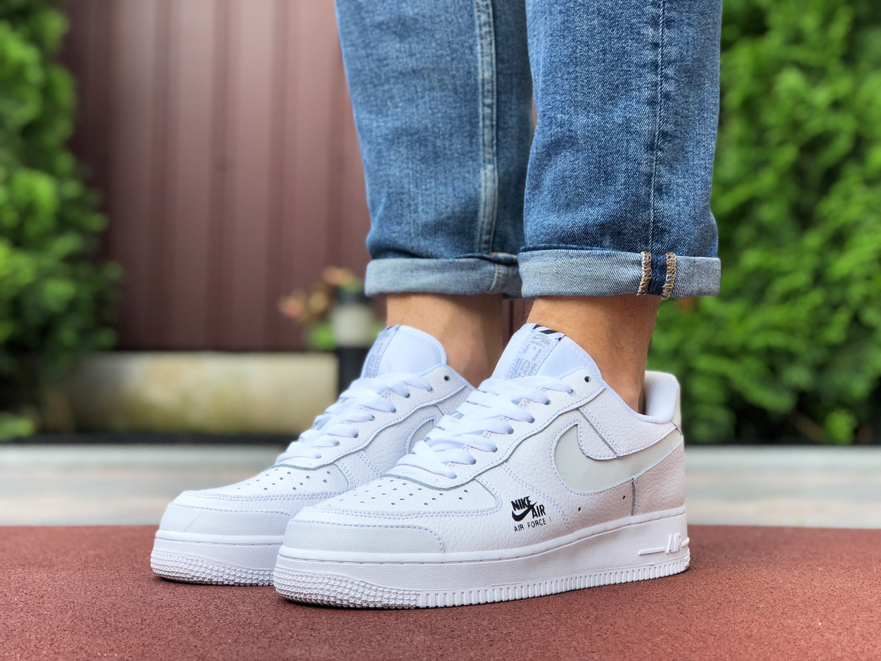 Чоловічі шкіряні кросівки Nike Air Force 1 білі 44
