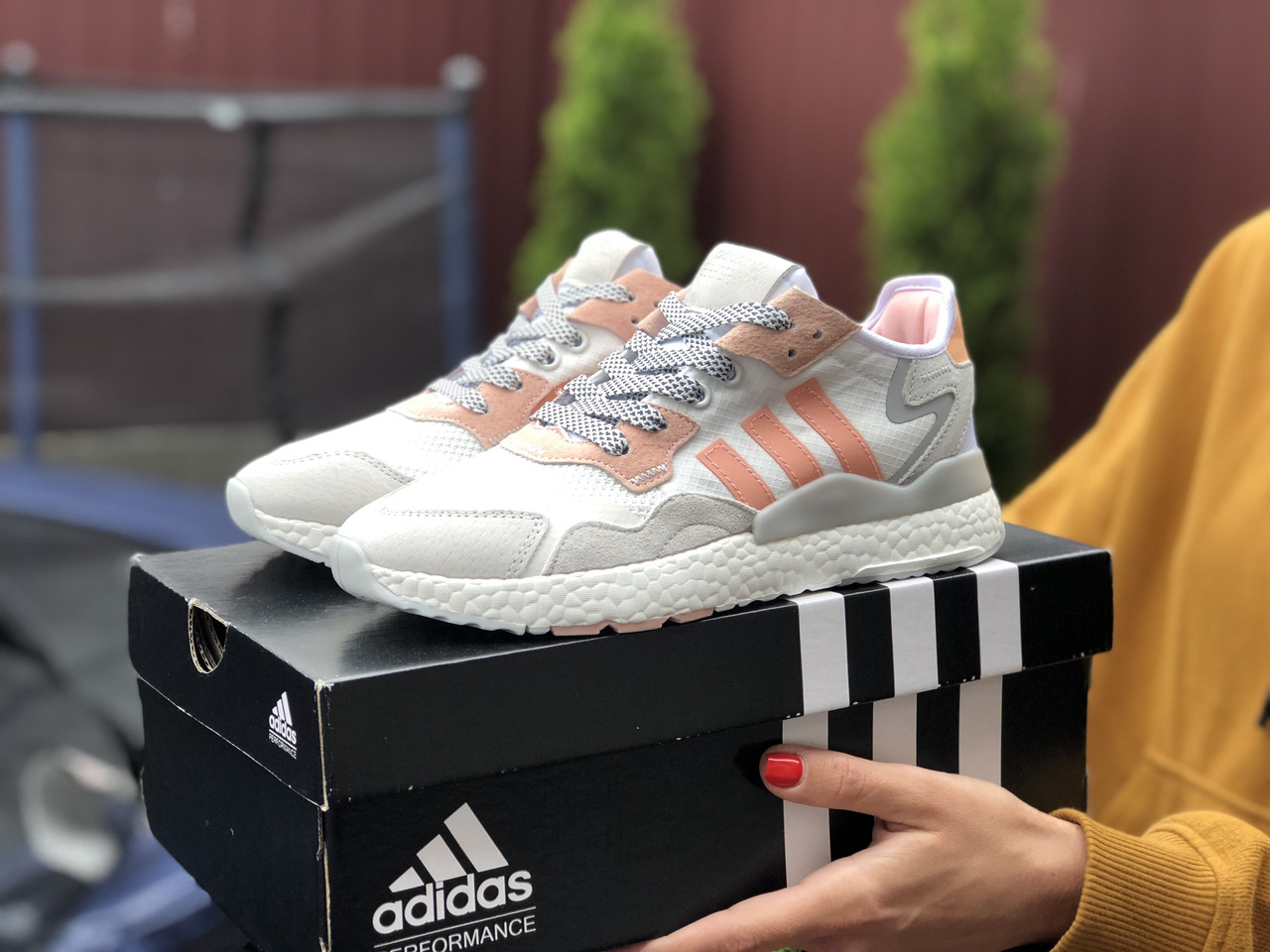 Жіночі кросівки Adidas Nite Jogger Boost 3M білі з пудрою 41