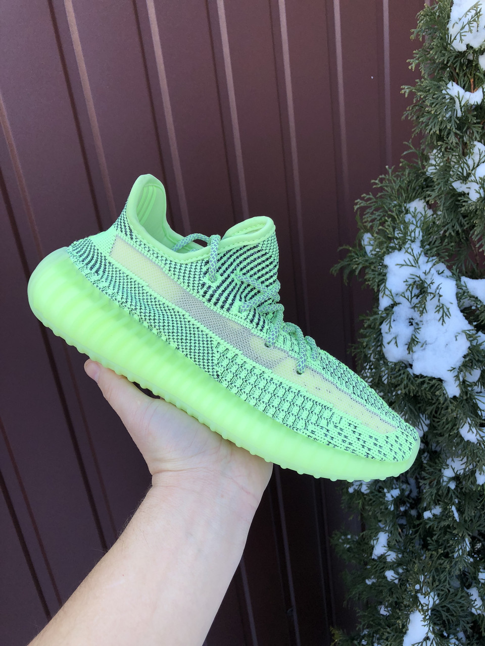 Чоловічі кросівки Adidas Yeezy Boost 350 v2 чорні з салатовим 42