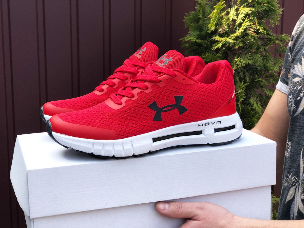 Кросівки чоловічі Under Armour HOVR червоні