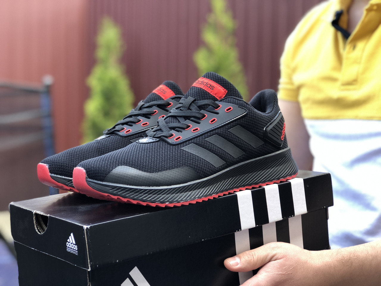 Чоловічі кросівки Adidas чорні з червоним 41