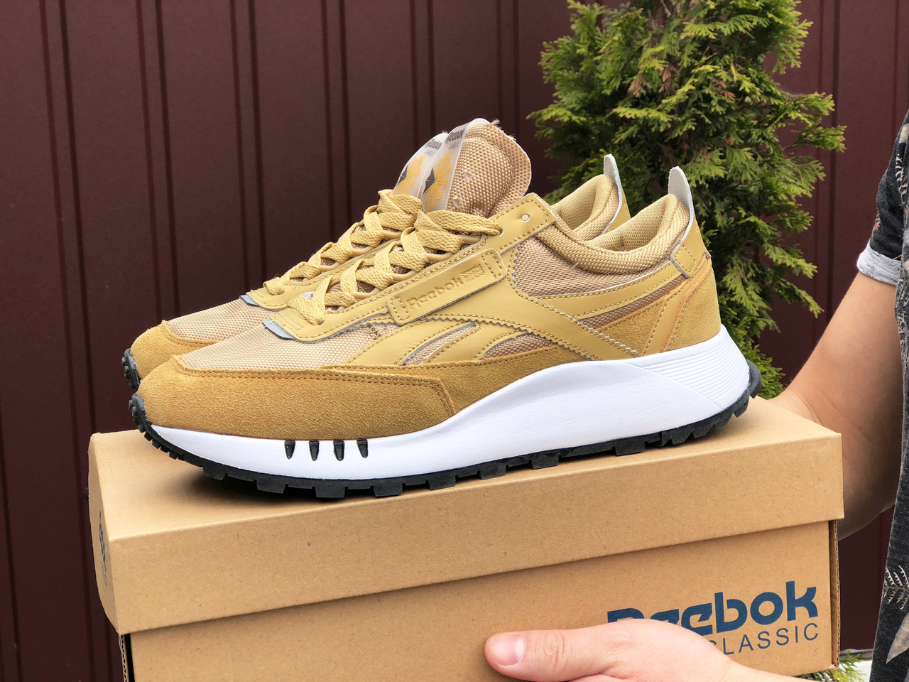 Кросівки чоловічі REEBOK гірчичні 43