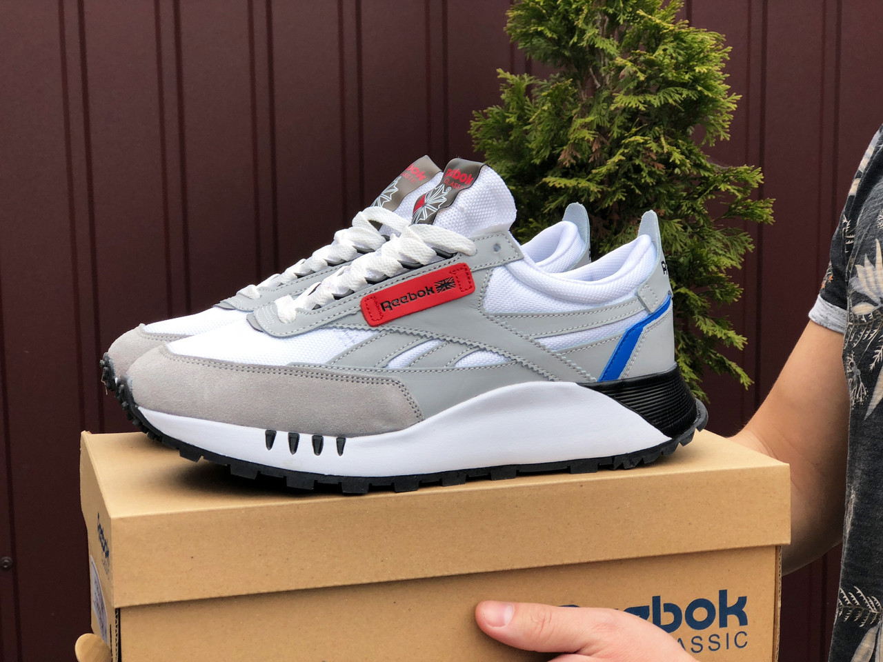 Кросівки чоловічі REEBOK білі з сірими \ червоні 43