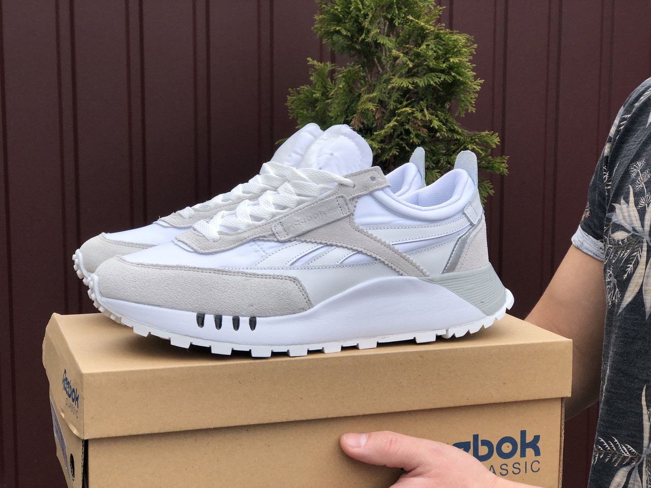 Кросівки чоловічі REEBOK білі з бежевим 43
