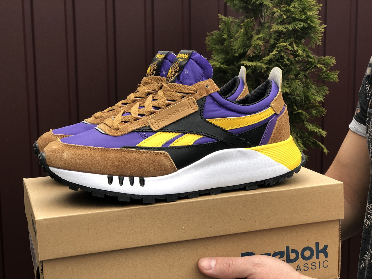 Кросівки чоловічі REEBOK коричневі з фіолетовим